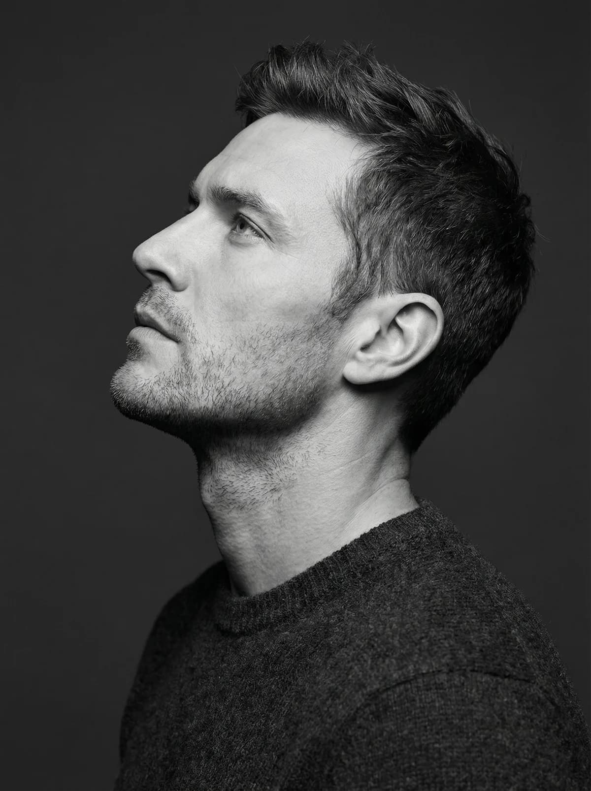 Profile Portrait - B&W Minimal – AI photo prompt example