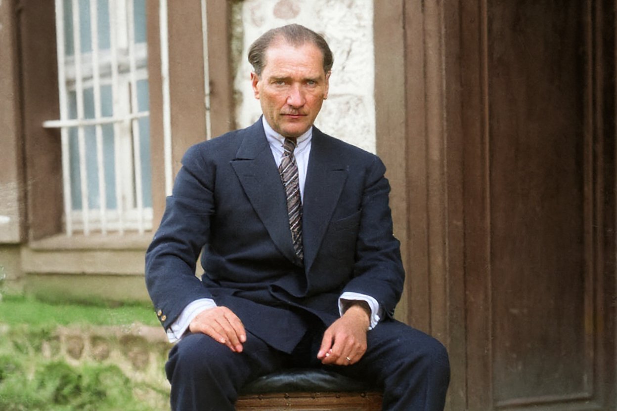 Photo vividly colorized by AI